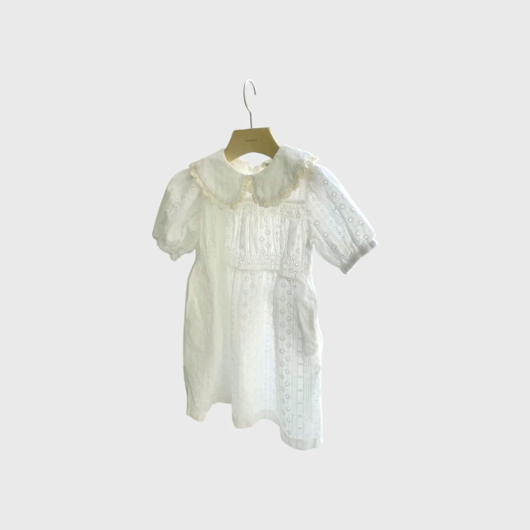 Белое платье с вышивкой