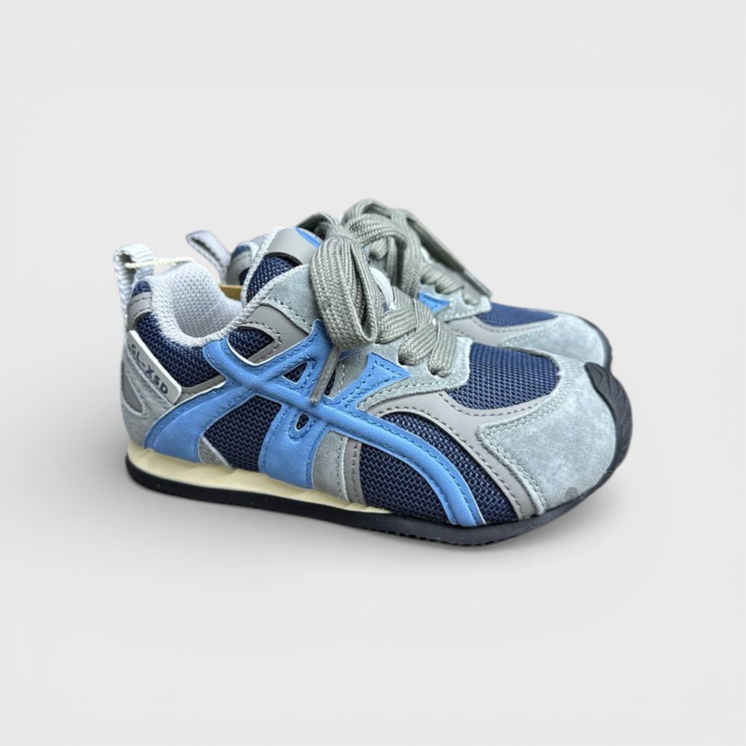 Серые кроссовки синий