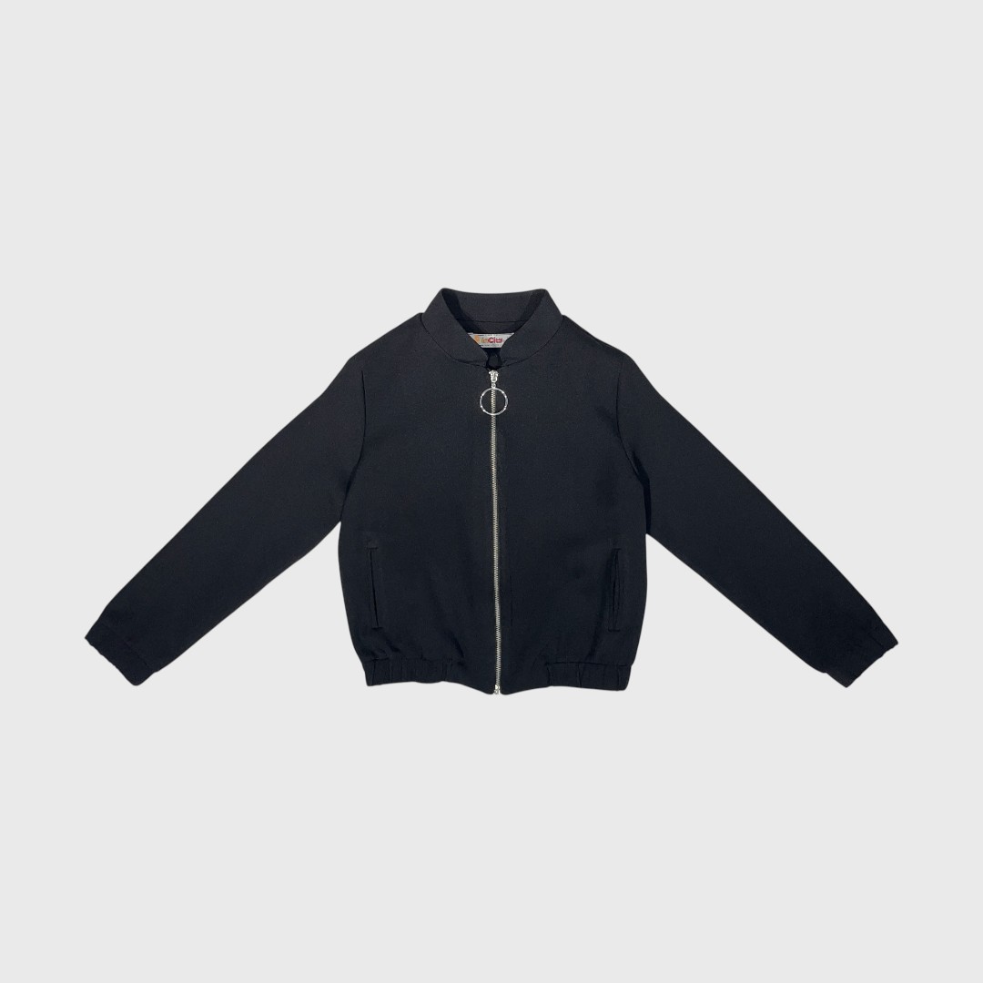 Черная куртка с молнией