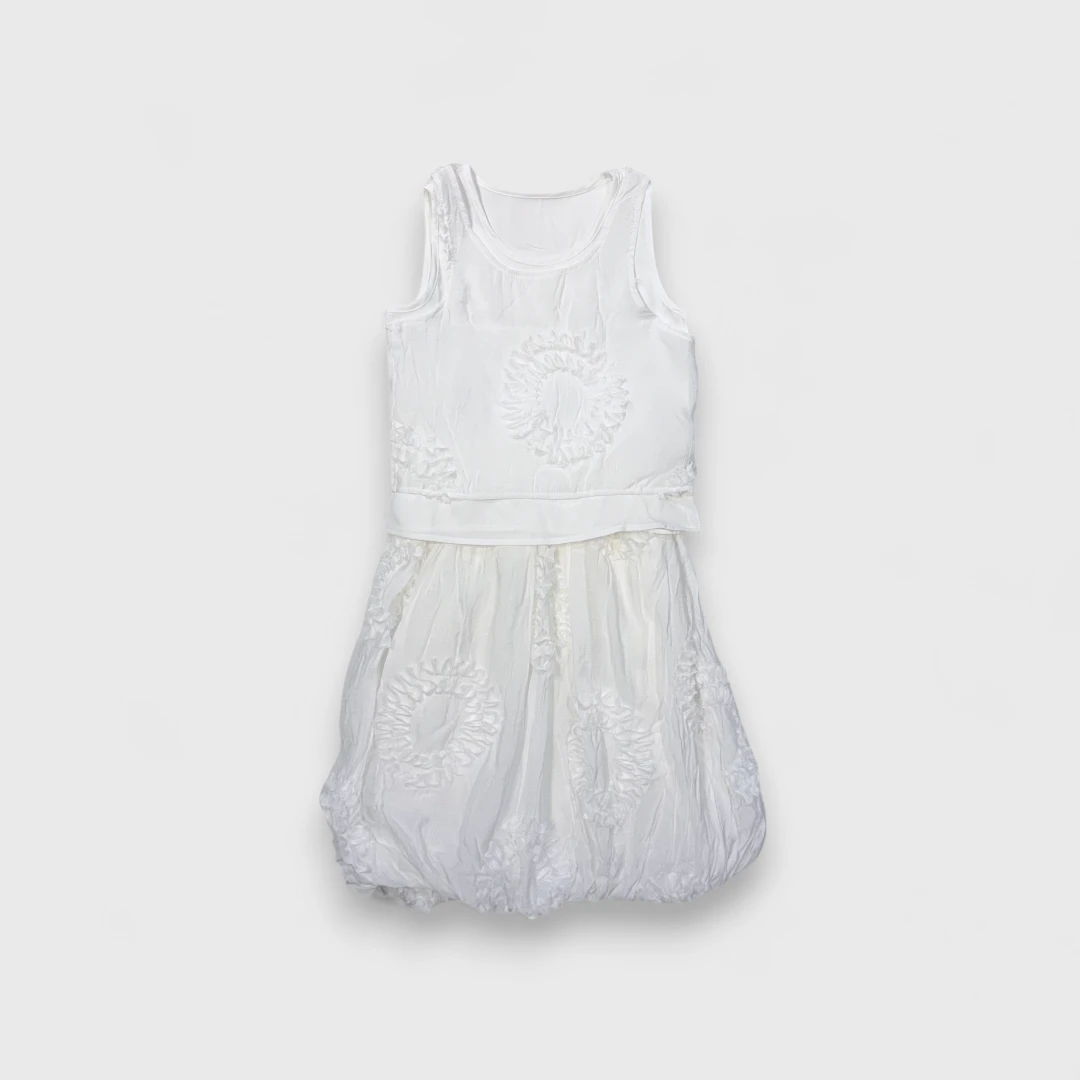 Белая двойка с вышивкой