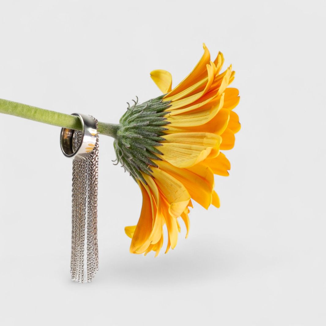 Серебряное кольцо с цепочками