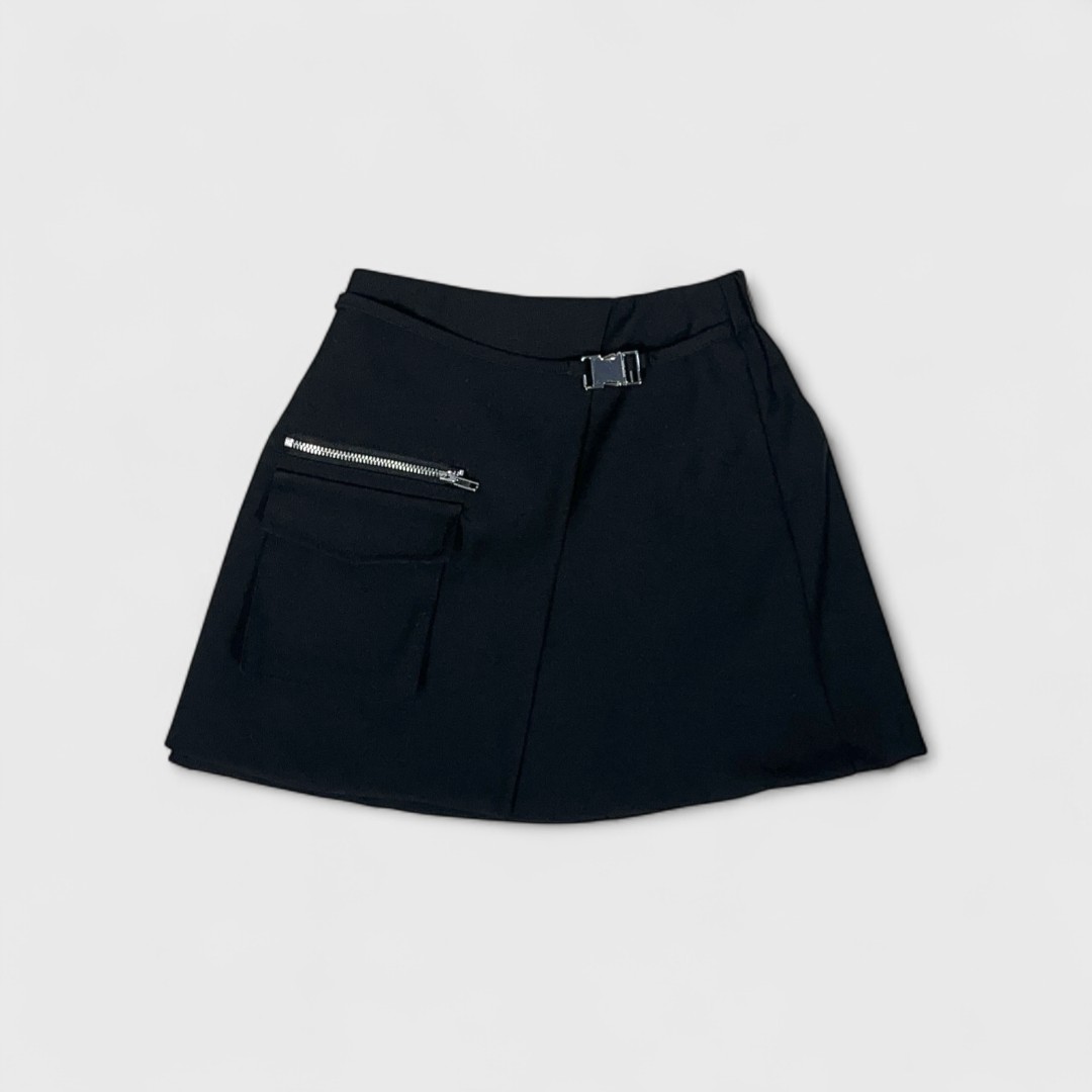 Черная юбка с застежкой