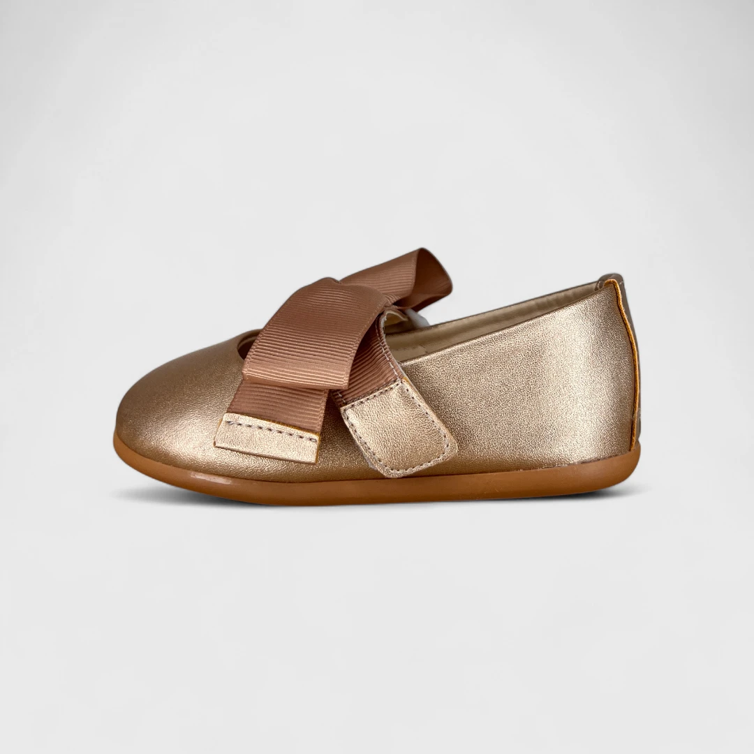 Золотые балетки с бантом