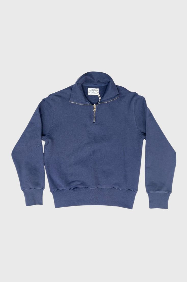 Темно-синий свитер с молнией