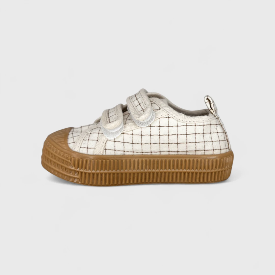 Кремовые кроссовки с застежками