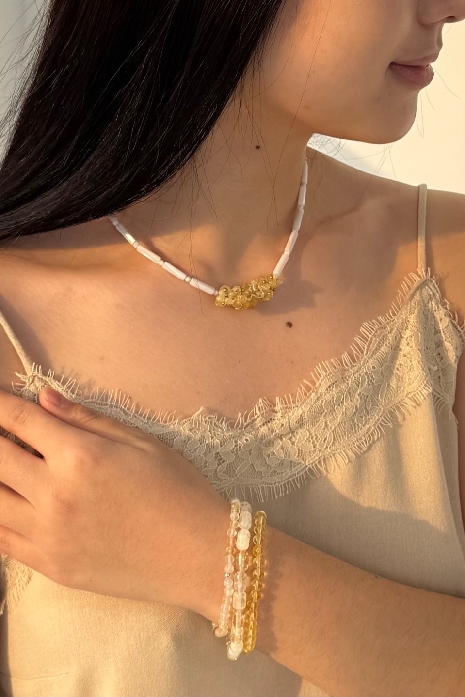 Чокер с браслетом из натуральных камней цитрин и перламутр 