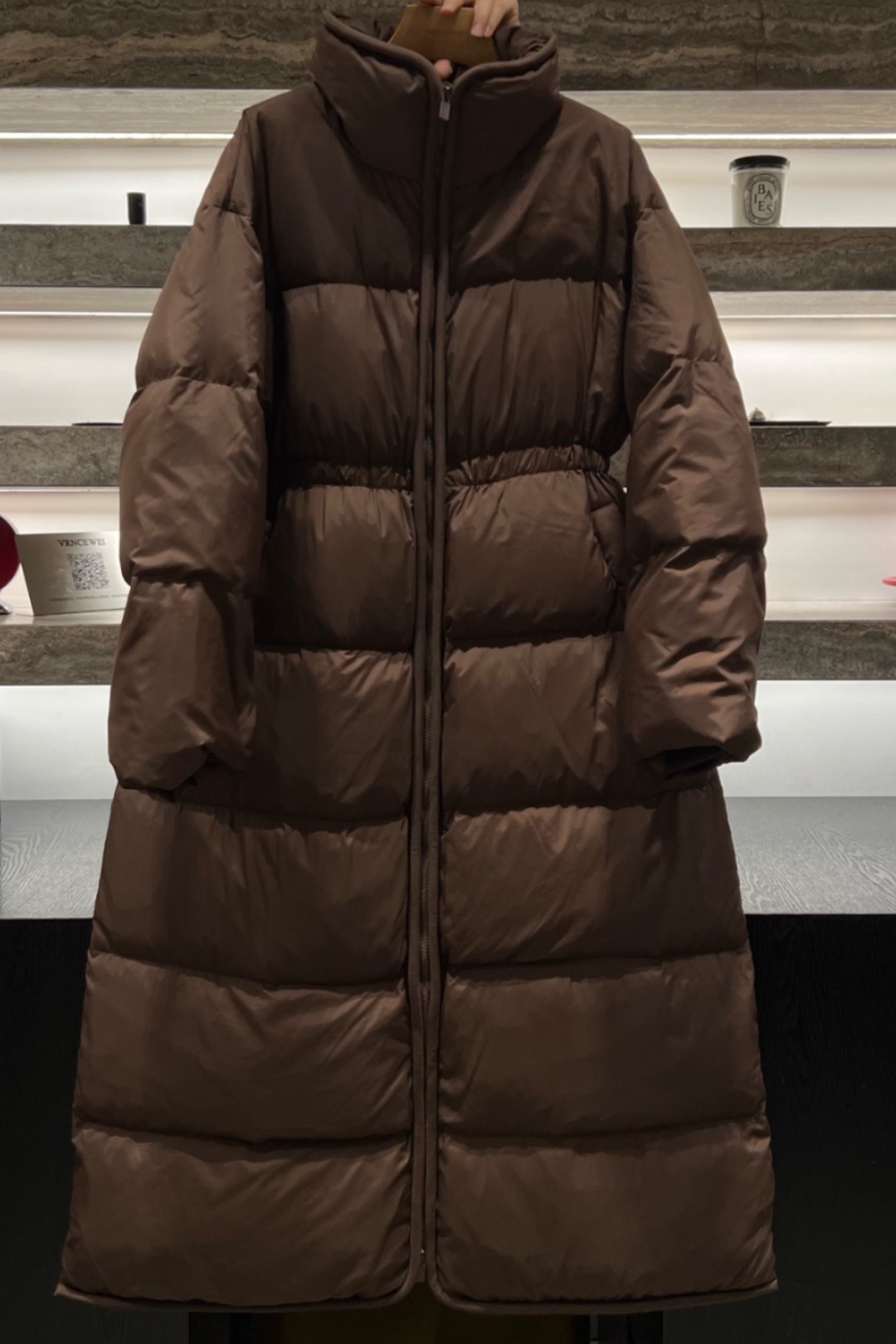 Пуховик с высоким воротником