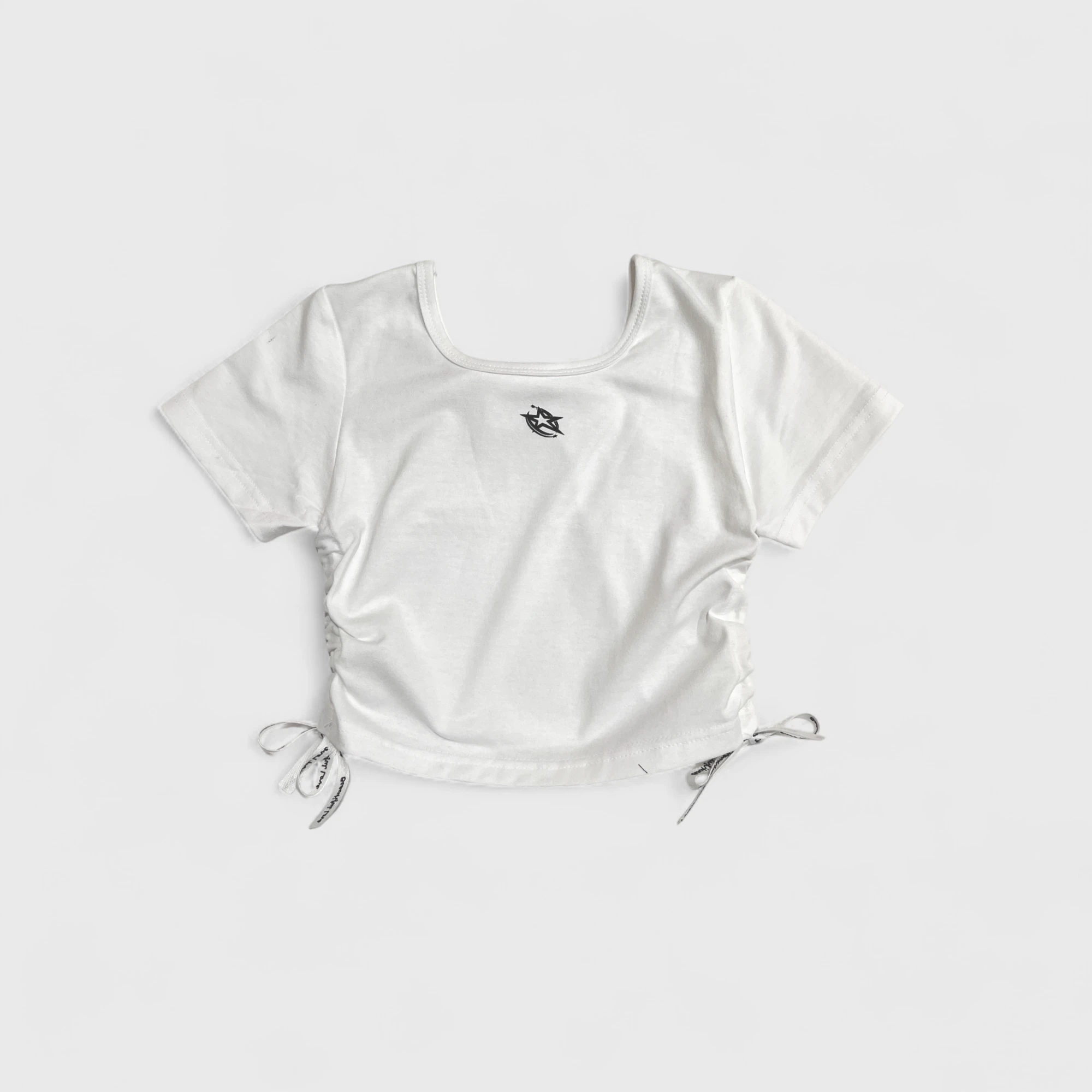 Белая футболка