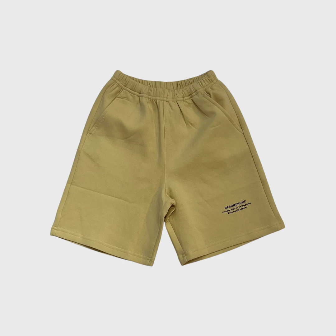 Короткие шорты хаки с принтом