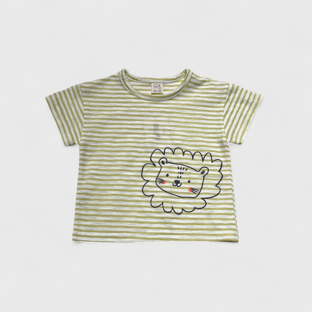 Зеленая полосатая футболка