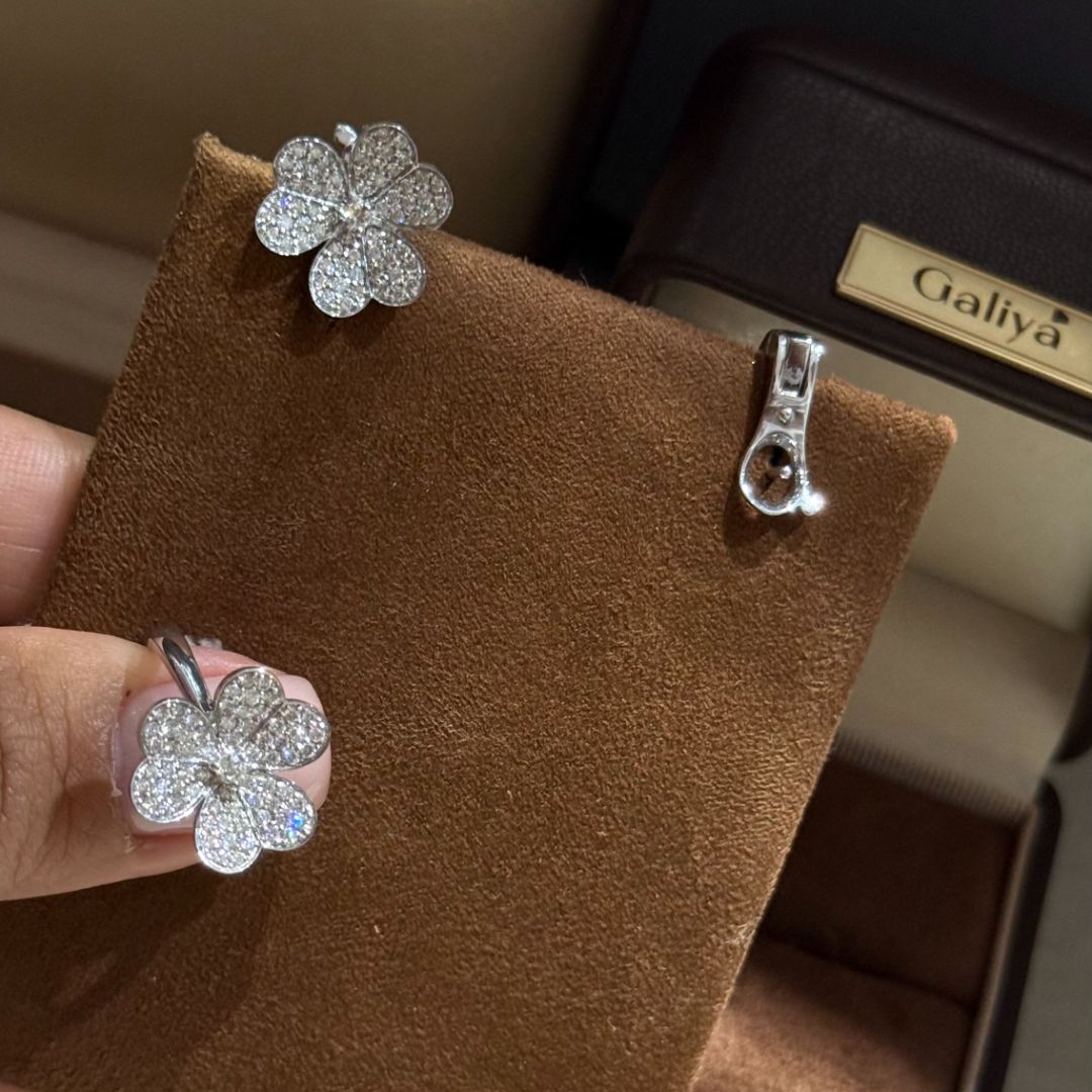 Золотые серьги с цветком