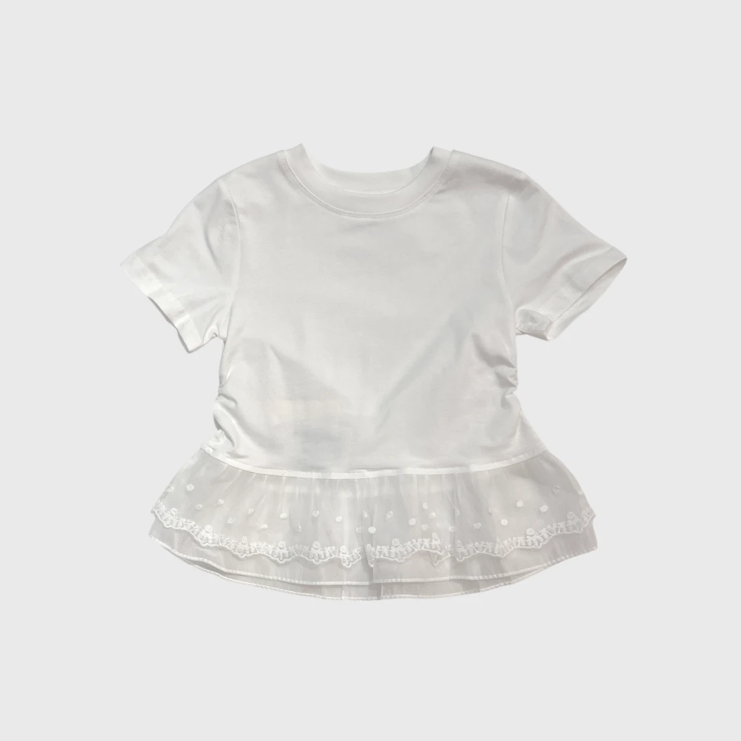 Белая футболка с рюшами