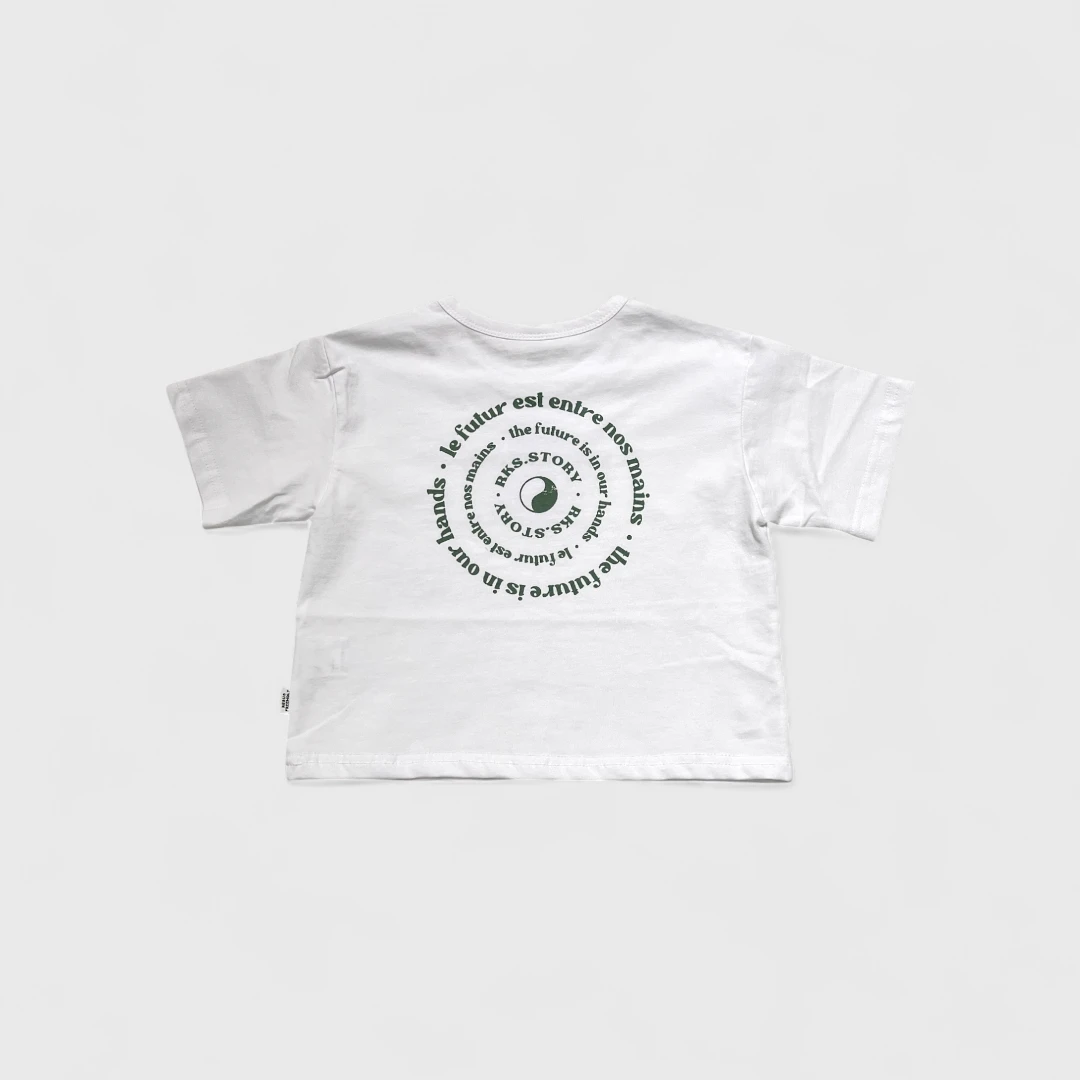 Белая футболка с зеленым принтом