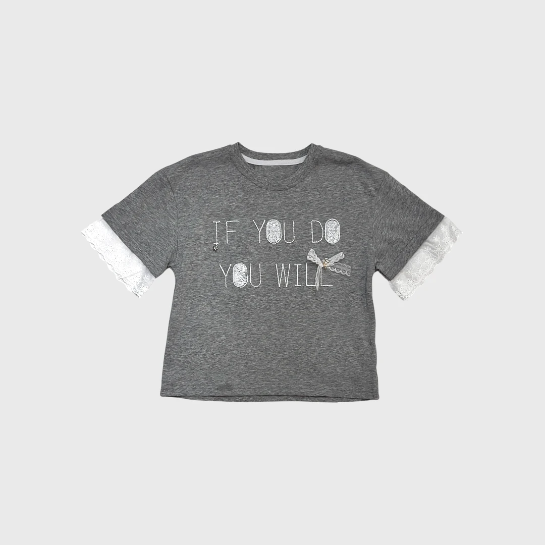 Серая футболка с кружевом