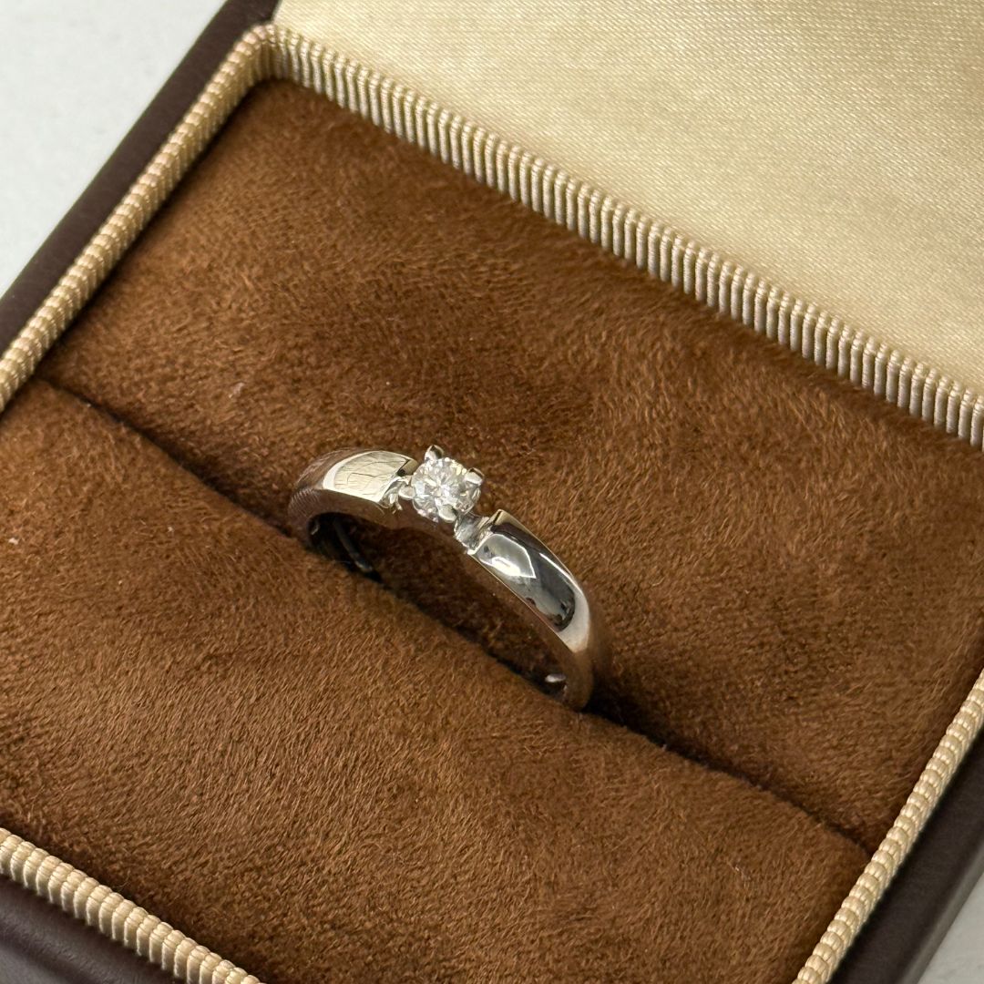 Золотое кольцо с камнями