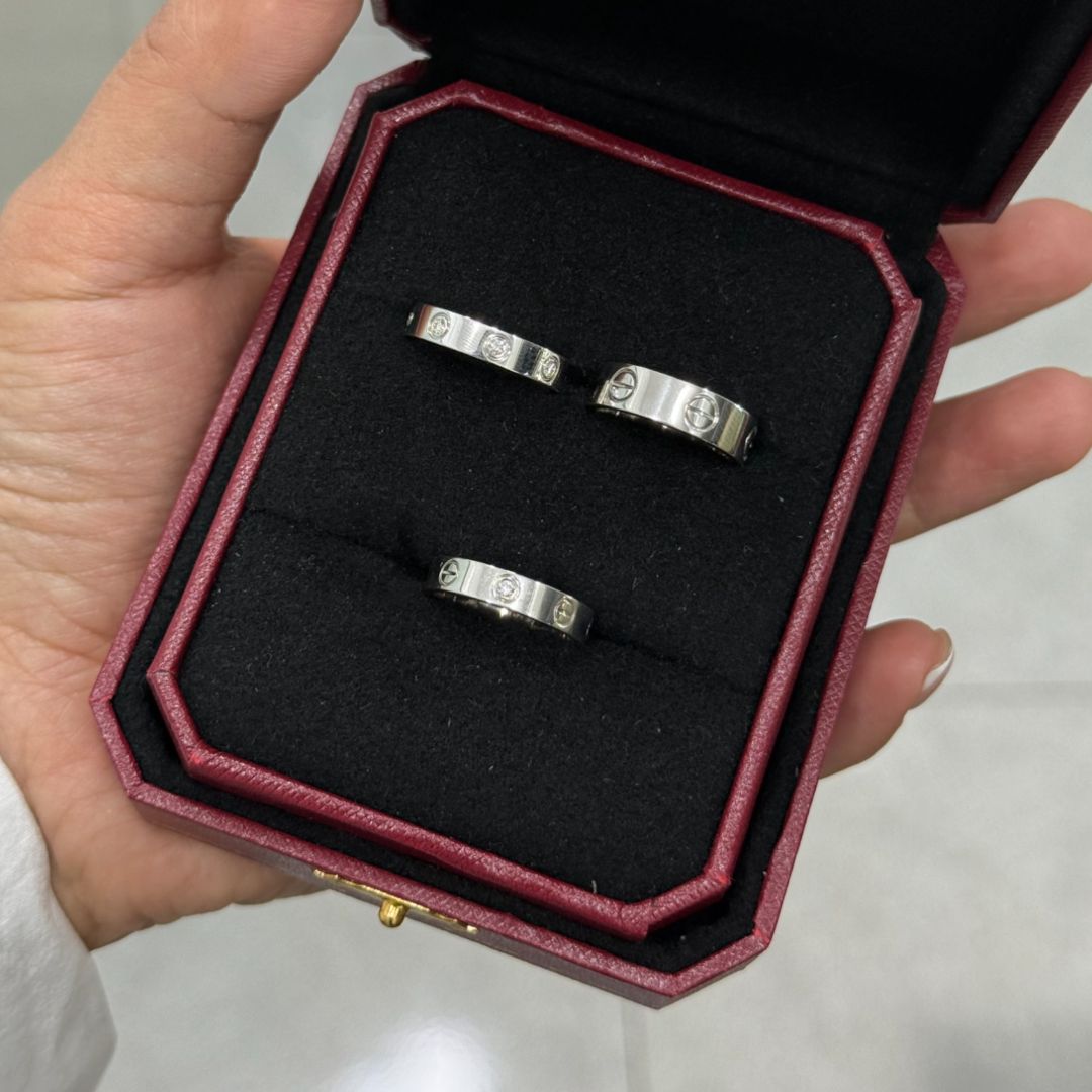 Кольца с бриллтантами из белого золота