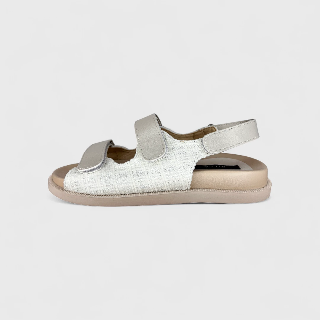 Бежевые сандалии с липучками