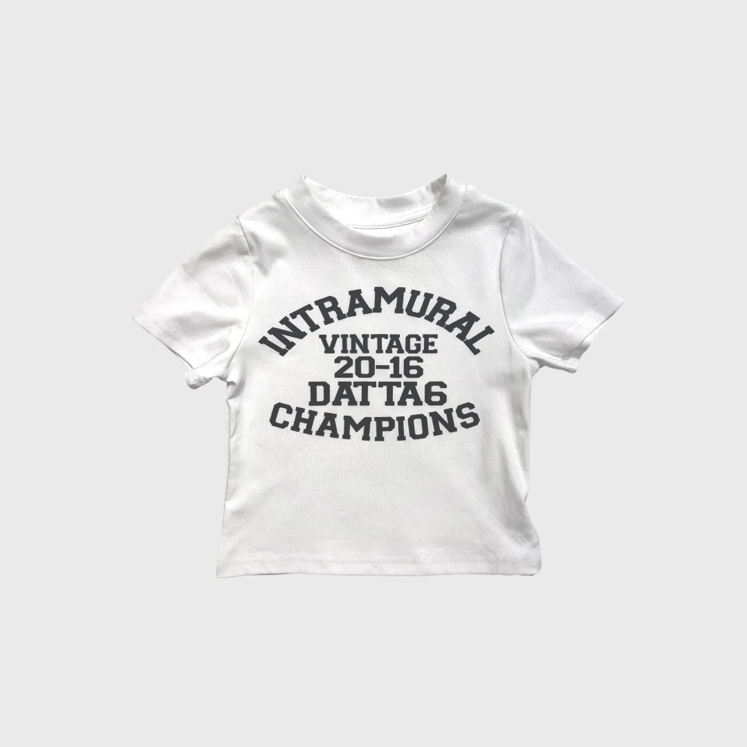 Белая футболка с принтом