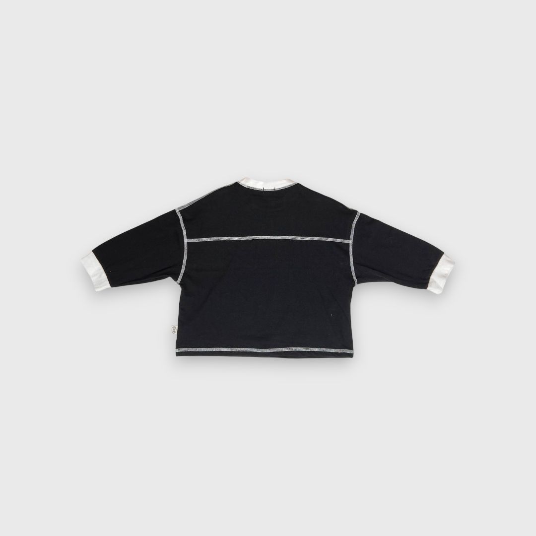 Черный свитшот с белыми деталями