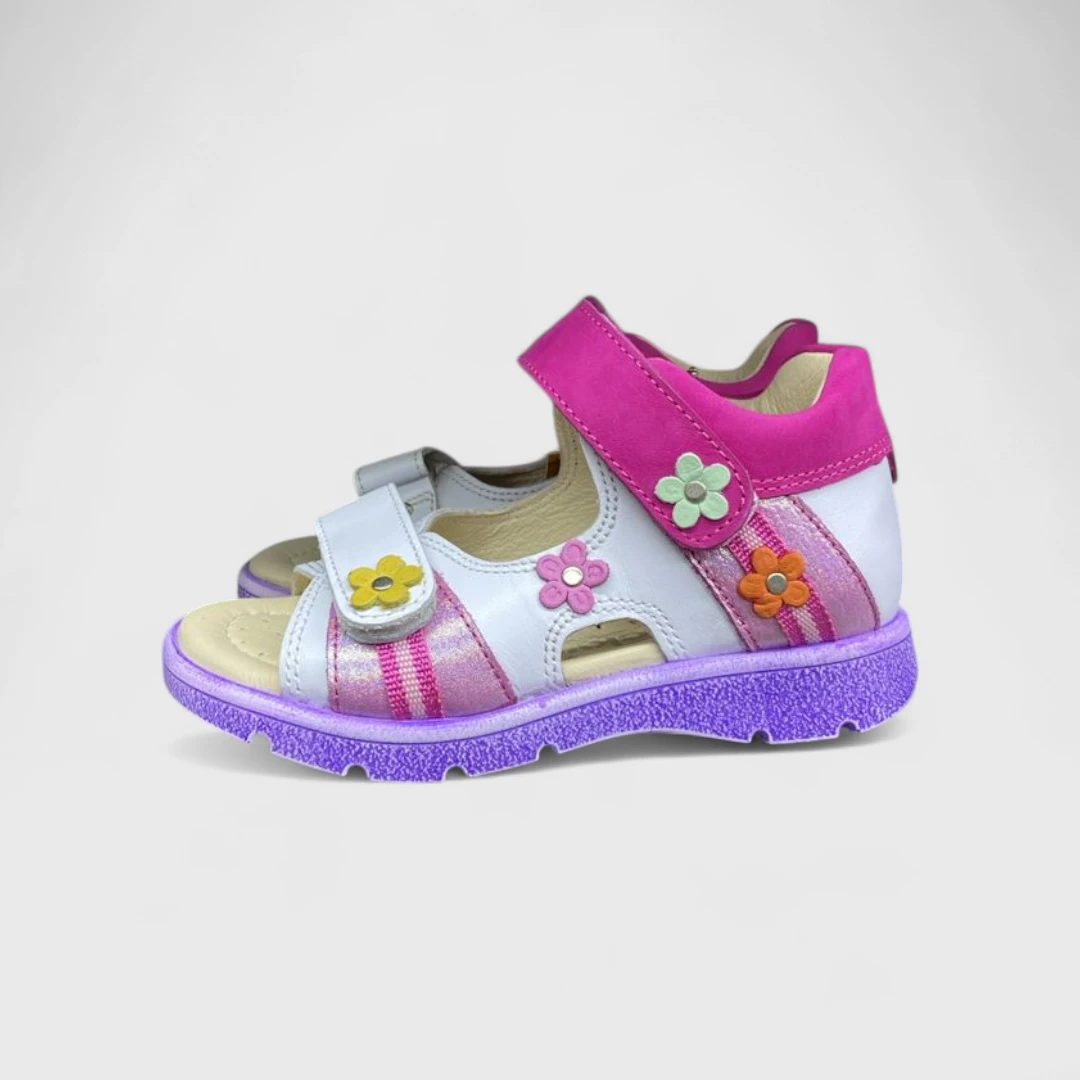 Белые сандали с цветами