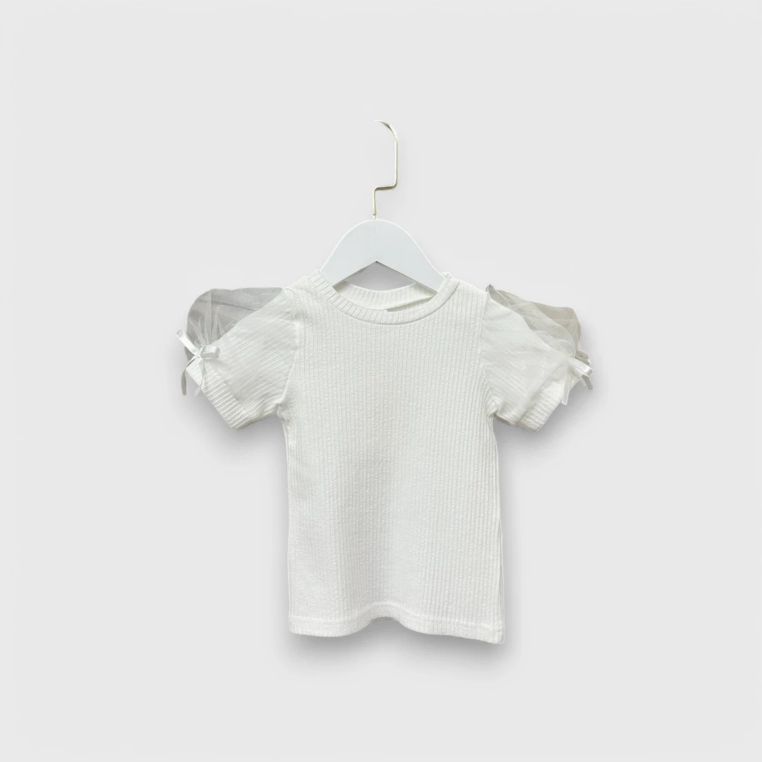 Белая футболка с рукавами