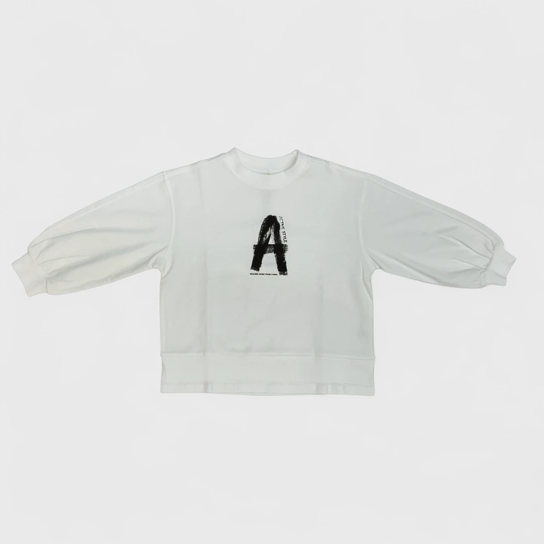 Белый свитшот с надписью A