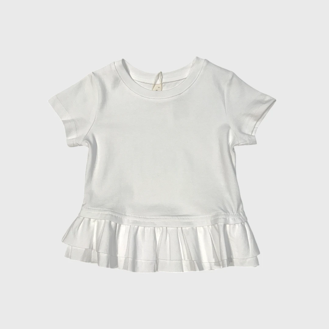 Белая футболка с рюшами