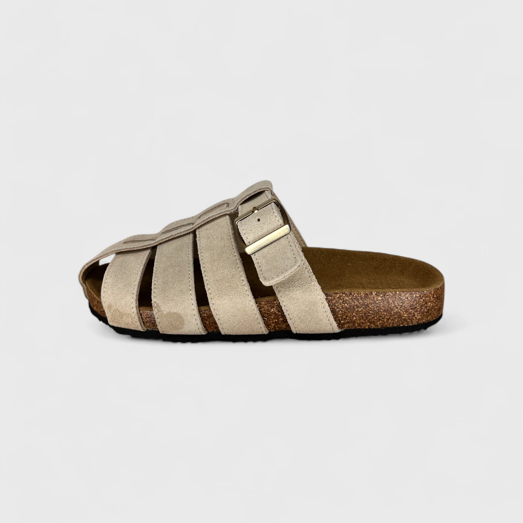 Бежевые сандалии с ремешками