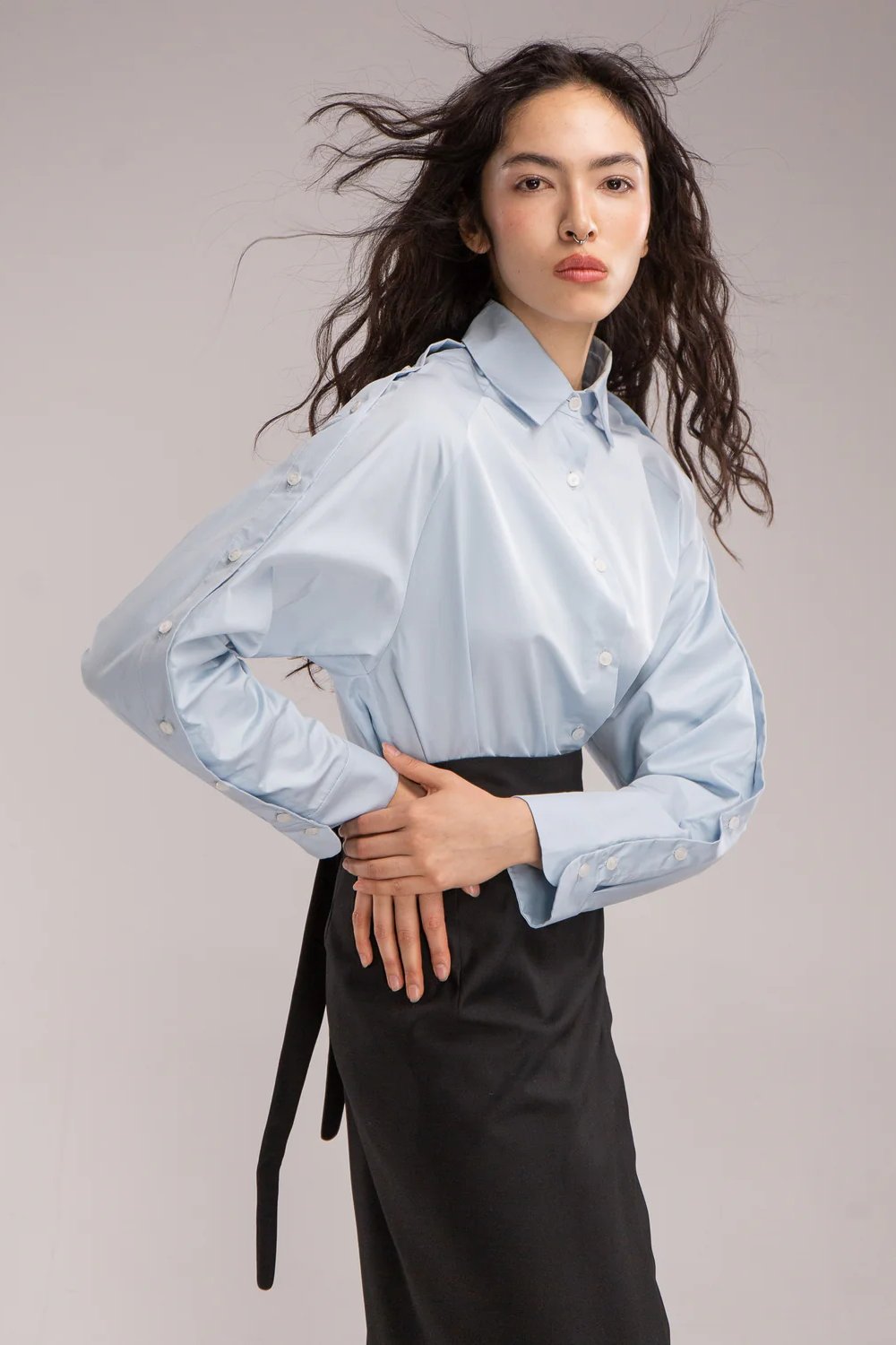 Blue shirt with voluminous sleeves
