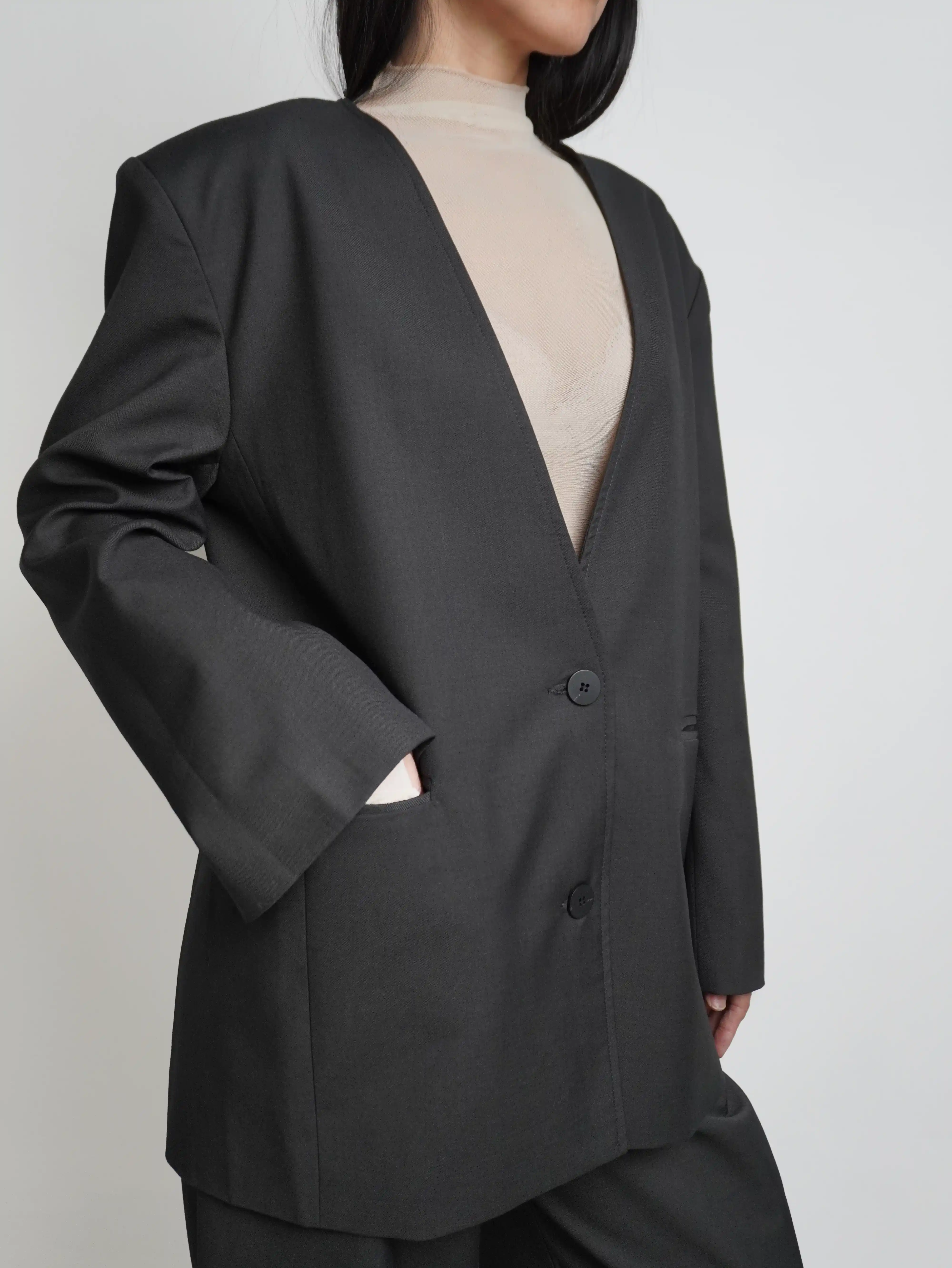 Черный пиджак