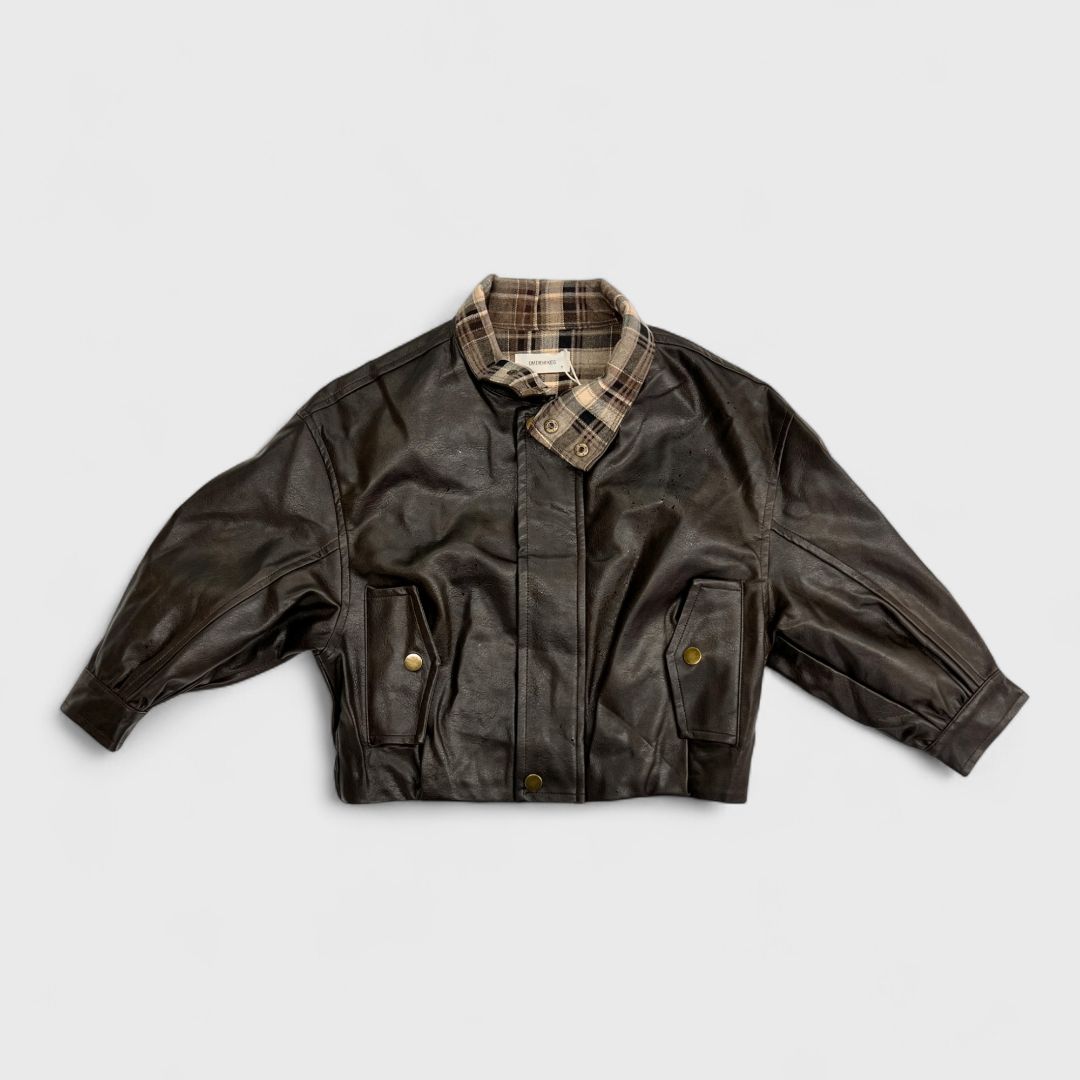 Коричневая кожаная куртка с воротником