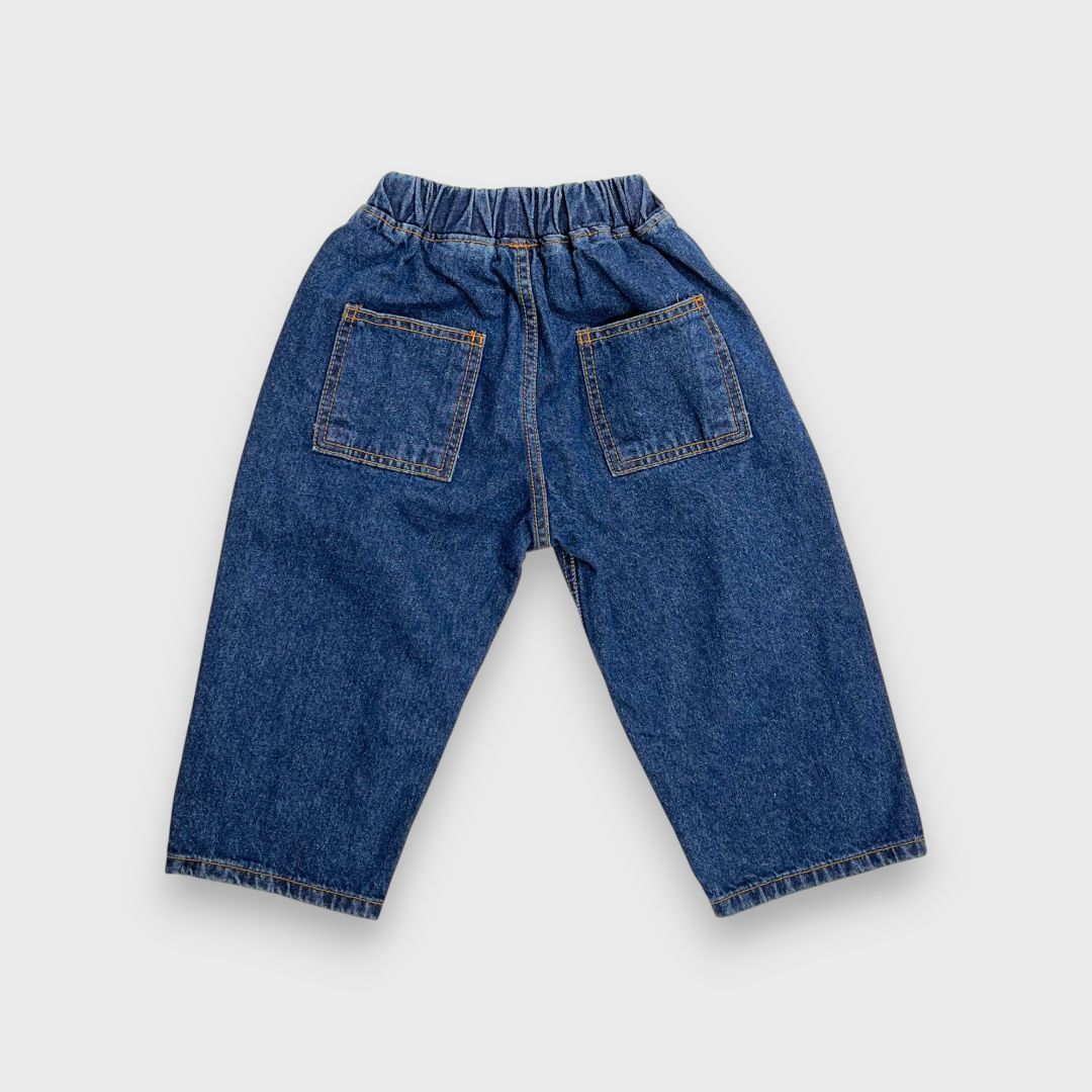 Синие джинсы с завышенной талией