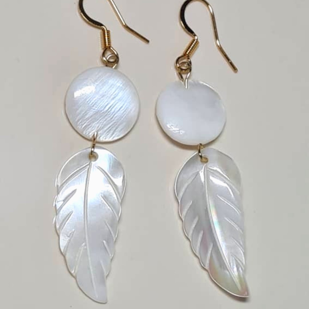Серьги с перламутровыми листьями