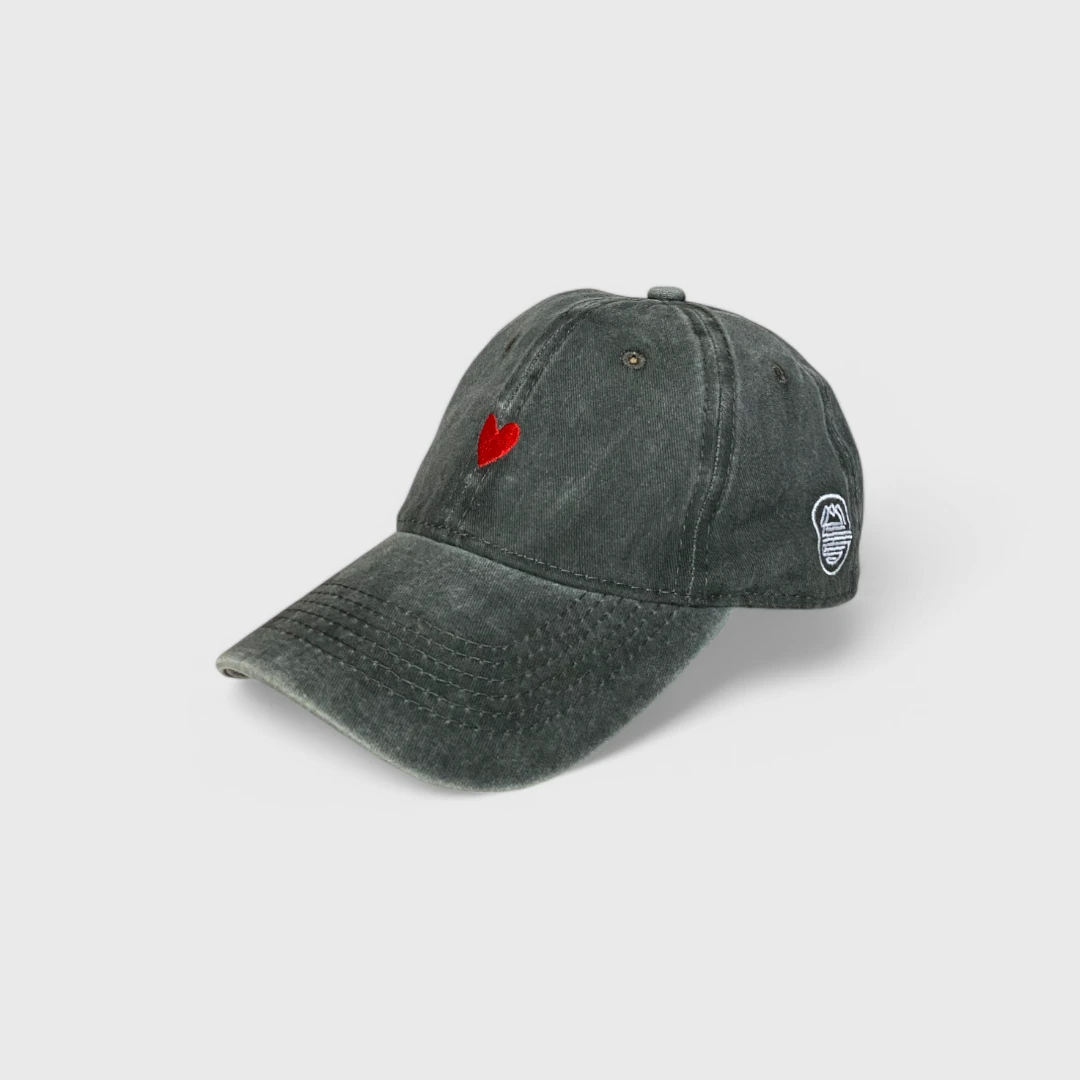 Grey baseball cap with heart embroidery