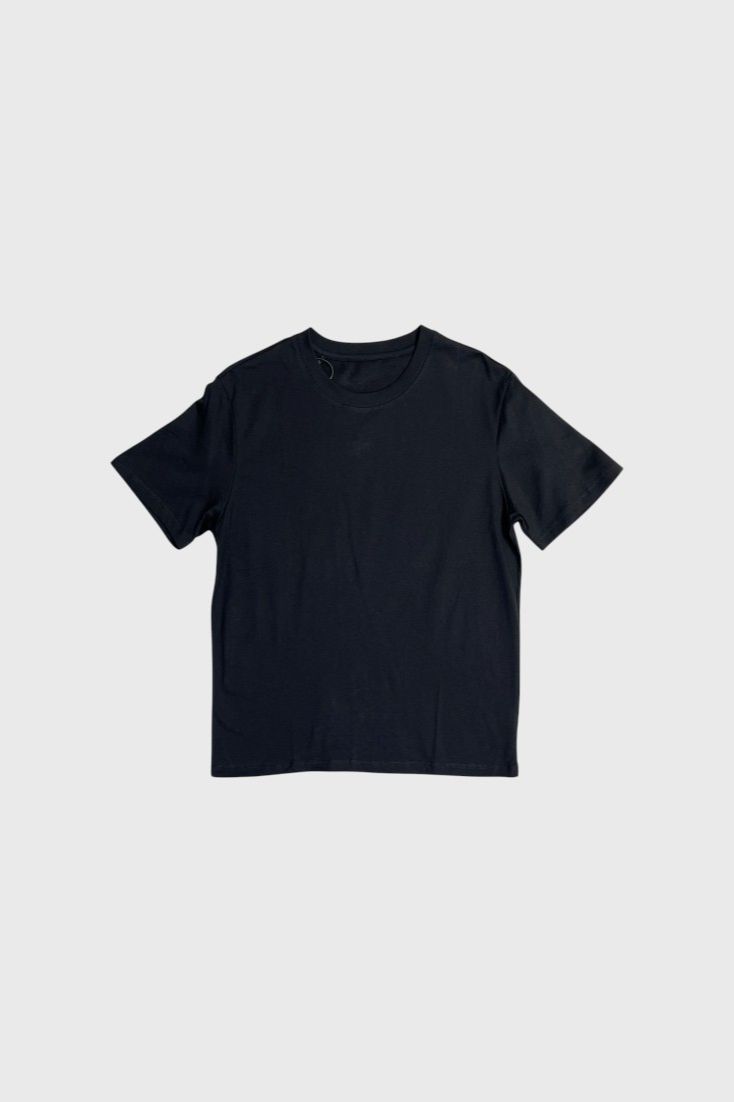 Черная футболка из хлопка