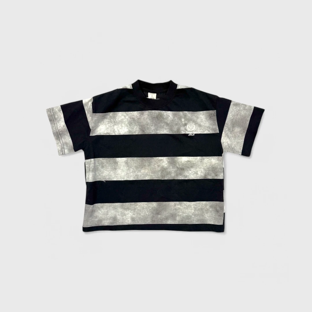 Черная футболка с серыми полосами