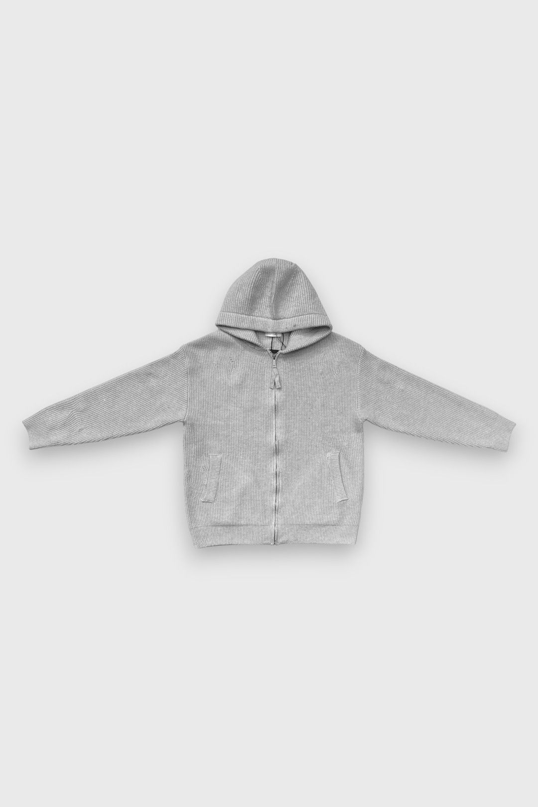Серая толстовка с капюшоном
