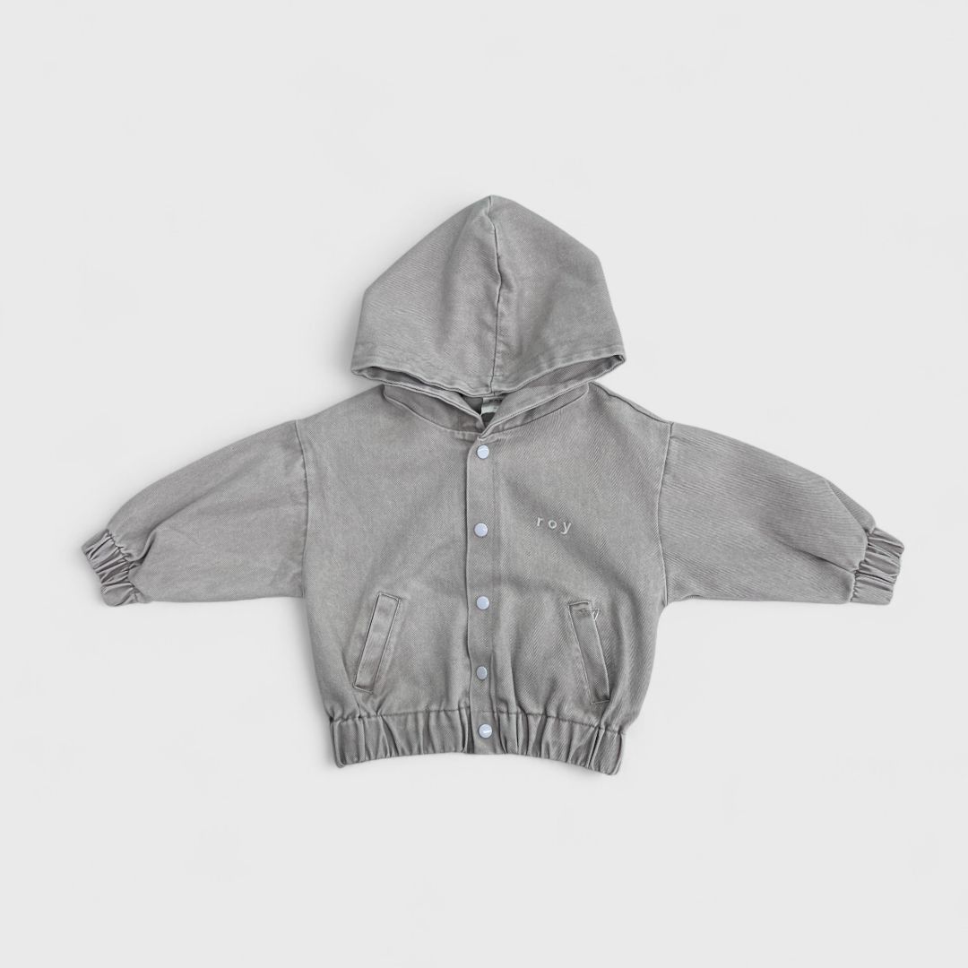 Серая куртка с капюшоном