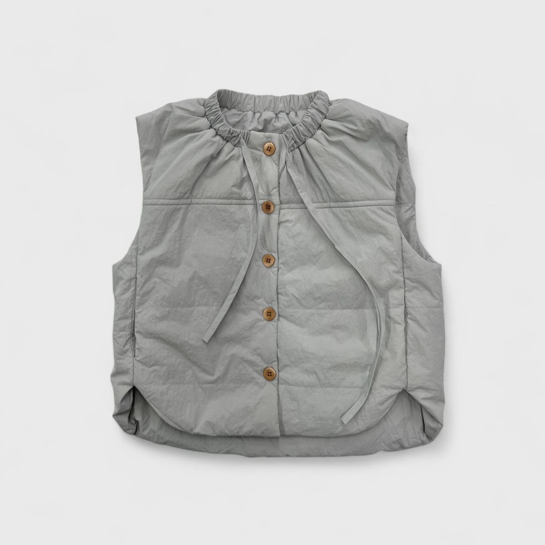Серый жилет