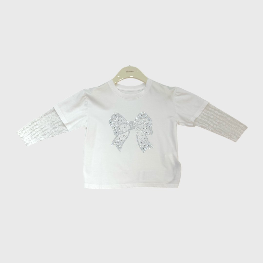 Белая кофточка с украшением