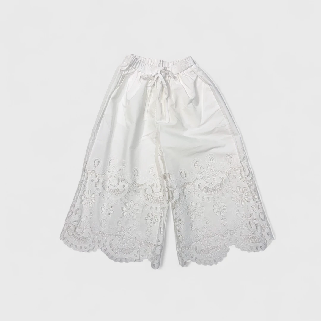Белые брюки с вышивкой для девочек