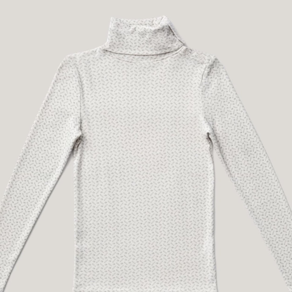 Водолазка с заклепками на горловине ( унисекс)