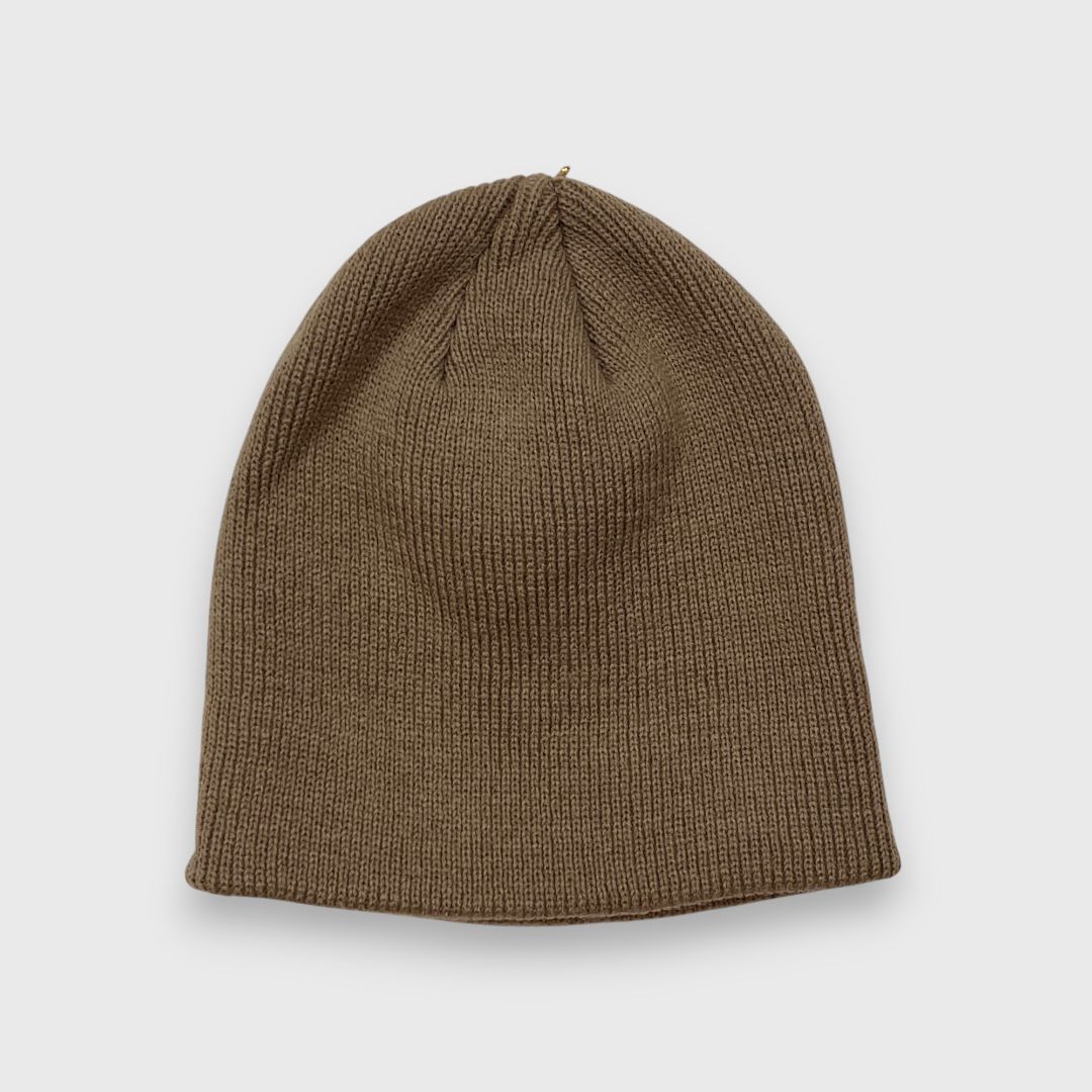 Коричневая вязаная шапка