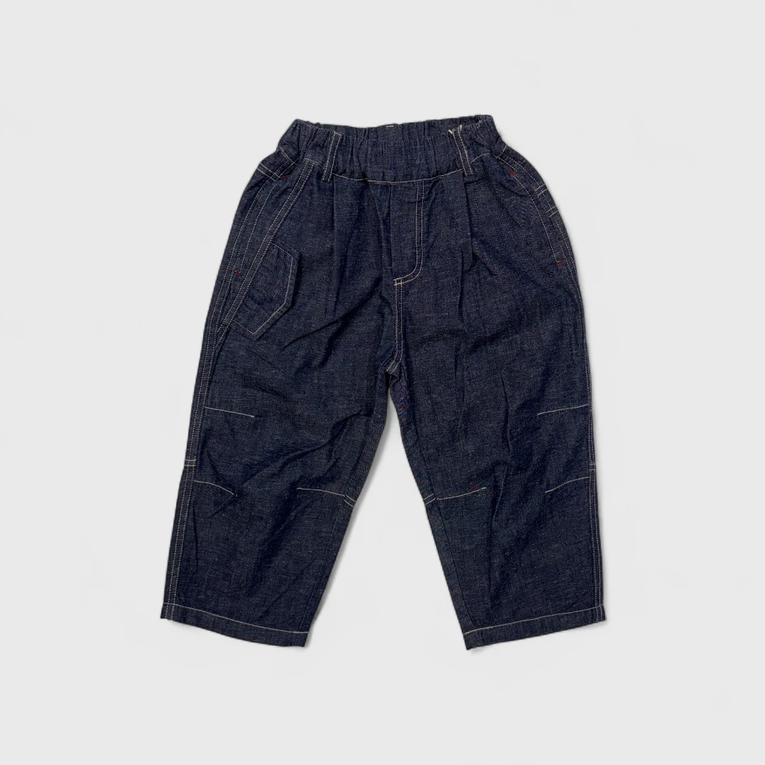 Темно-синие джинсы