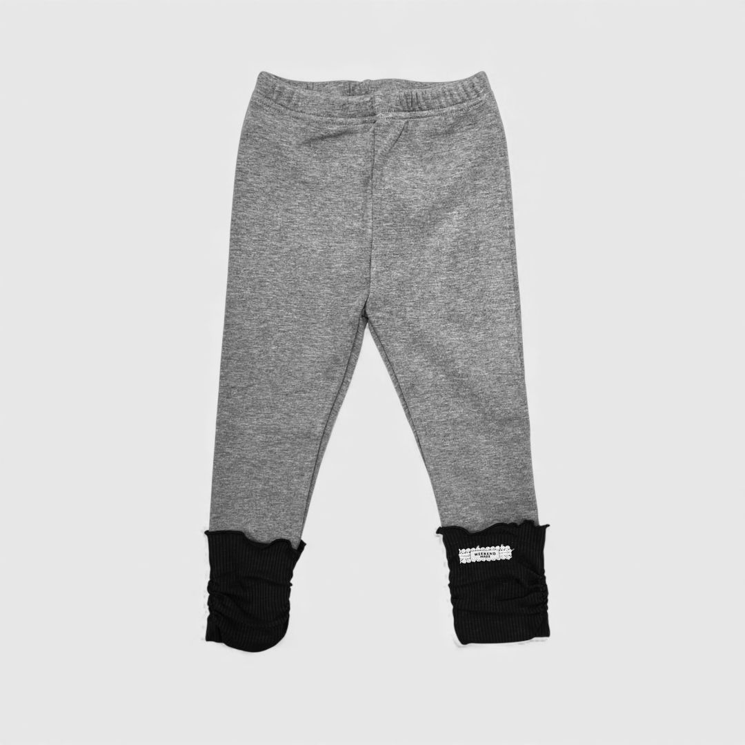 Серые леггинсы