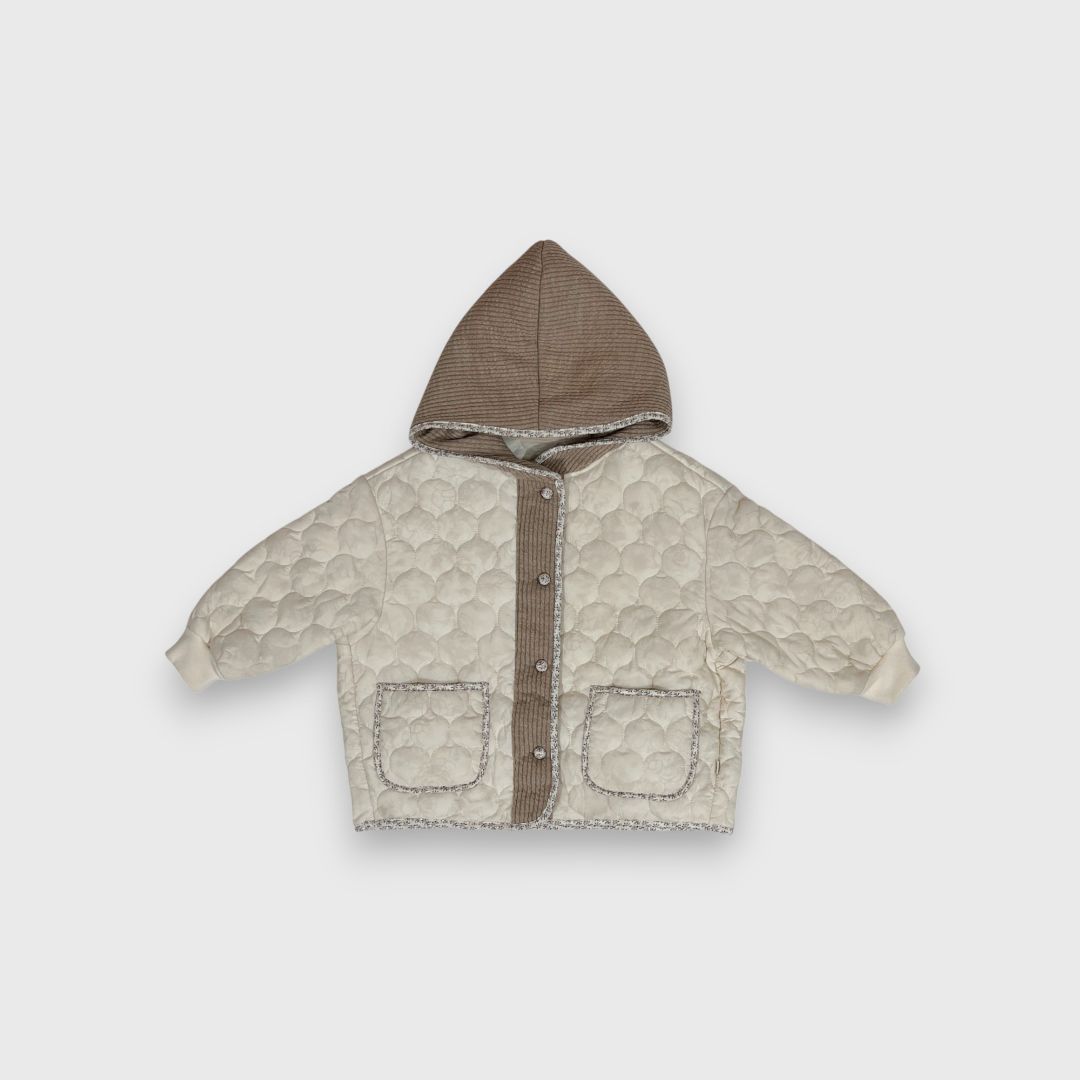 Бежевая утепленная куртка с капюшоном