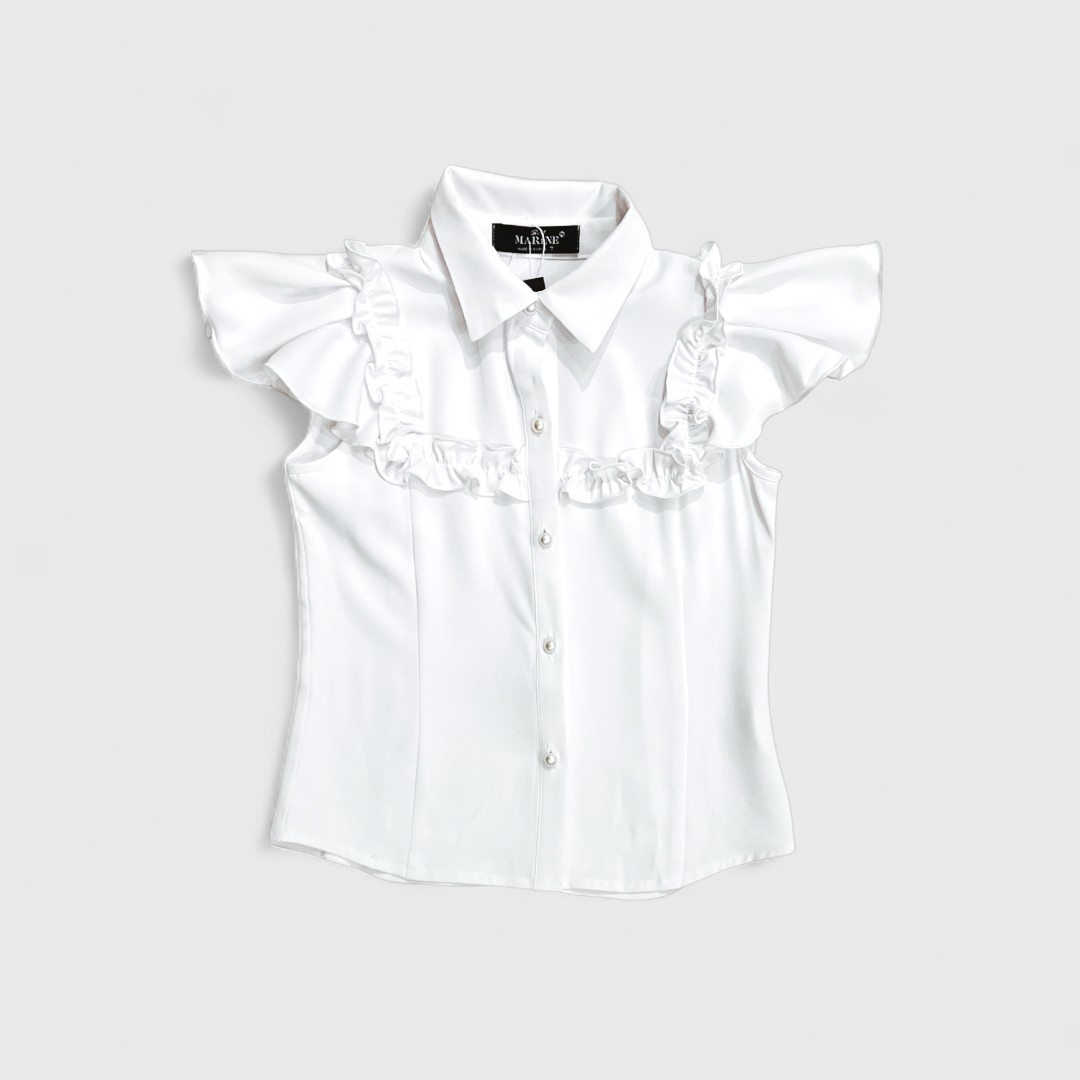 Белая рубашка с оборками