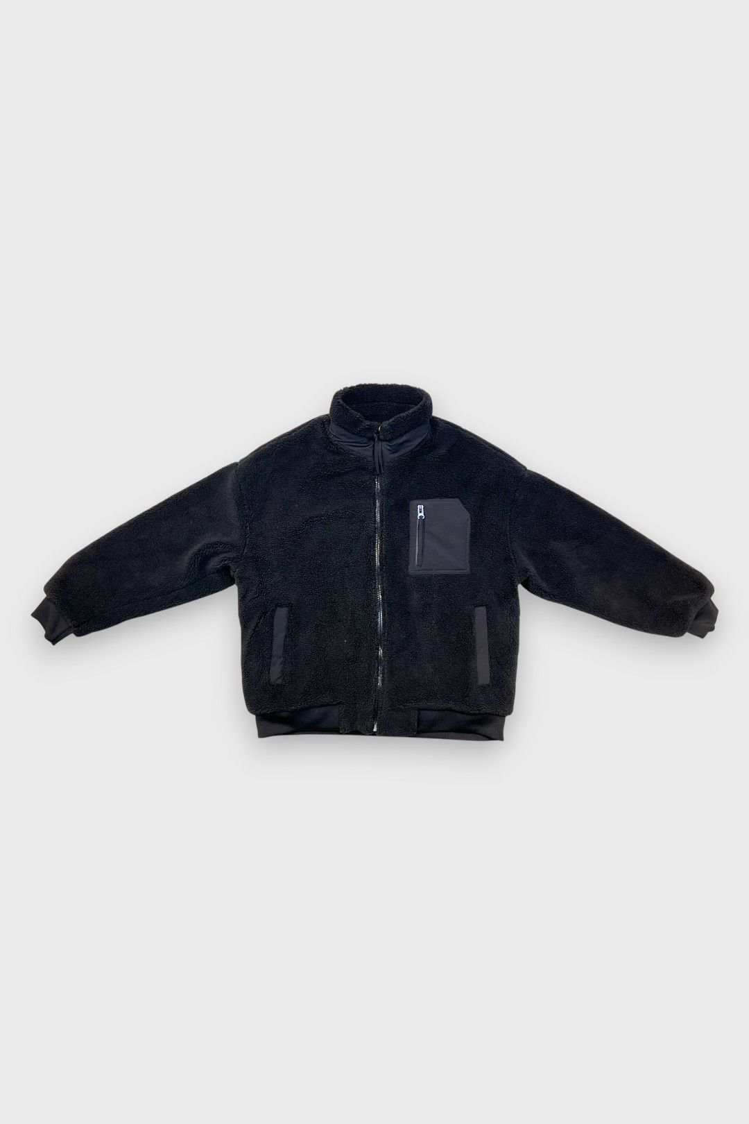 Черная утепленная куртка