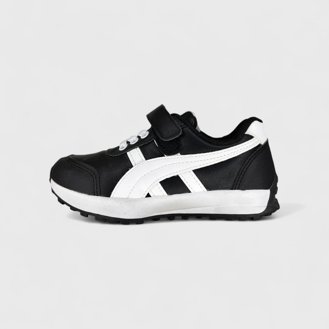 Черные спортивные кроссовки