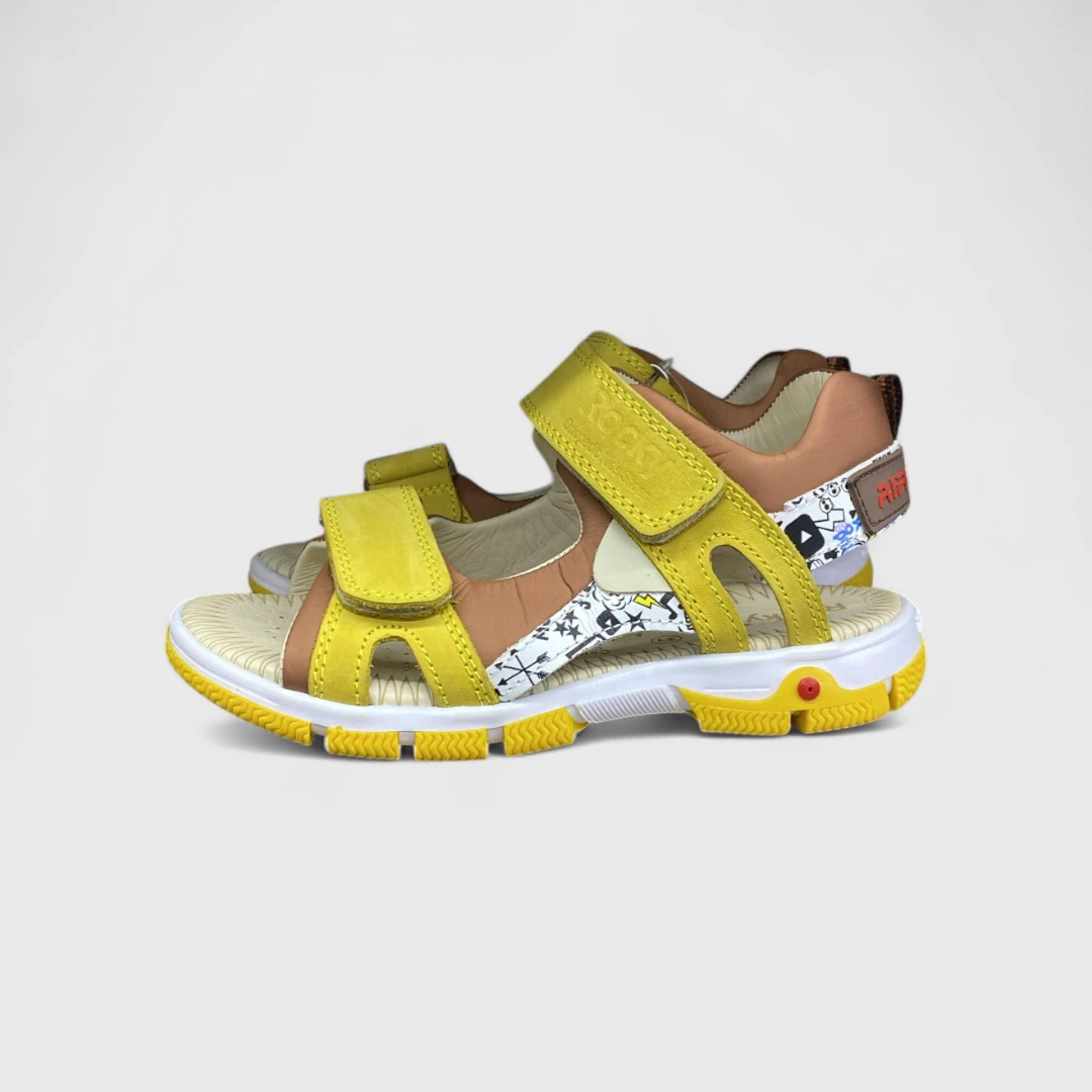 Желтые сандалии
